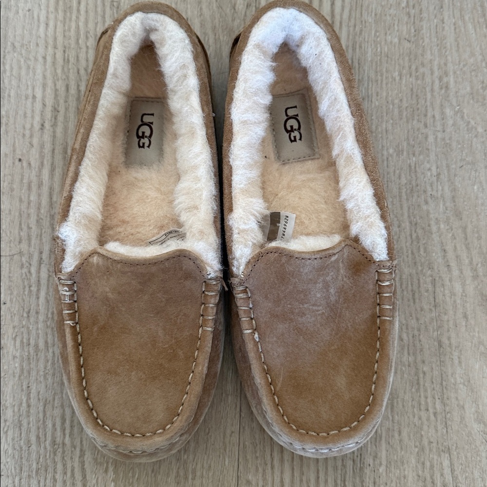 UGG Dakota Suede Shearling Slippers • Chestnut • Size 7